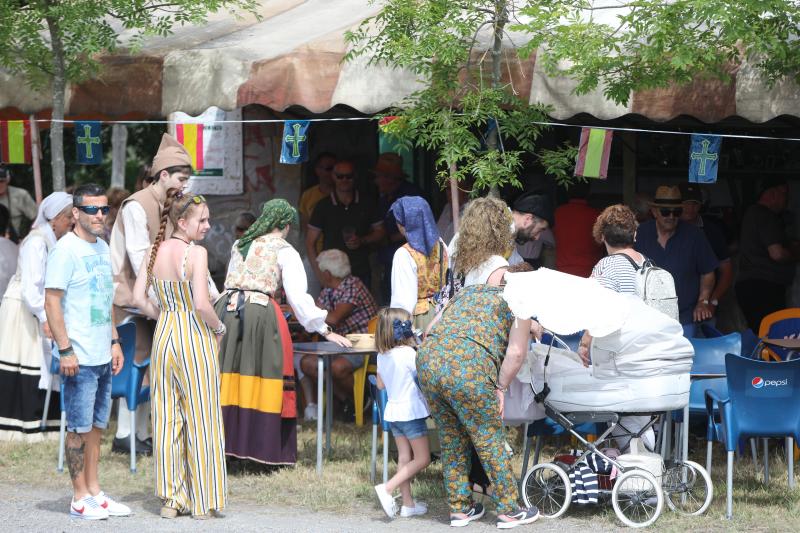 Cientos de romeros se dan cita en la popular Jira campestre que se inicia en El Cuadro.