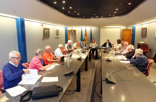 Paula Álvarez presidió el seminario sobre alojamientos colaborativos celebrado en Oviedo. 