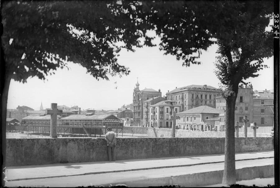 El Muro de San Lorenzo desde Campo Valdés en los años 30 del siglo pasado.