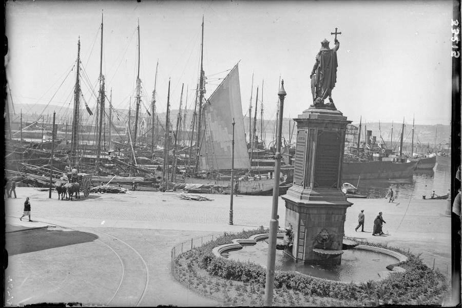 Embarcaciones en el muelle en los años 30 del siglo XX.