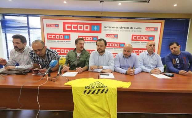 Los representantes sindicales de los trabajadores de Alcoa anuncian que la plantilla inicia una marcha a Madrid. 