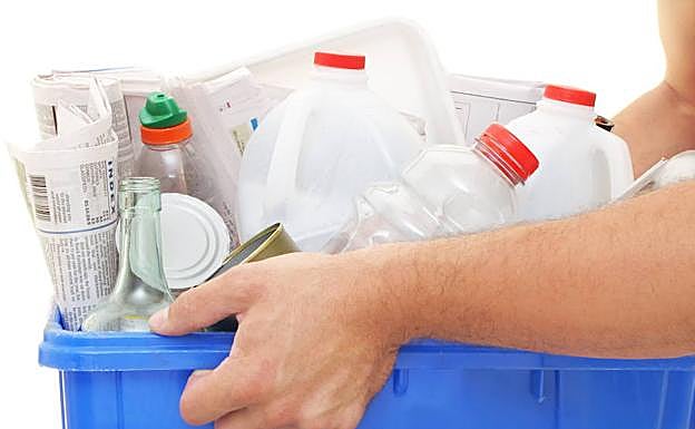 ¿Cómo se explica la inacción humana ante los problemas ambientales?