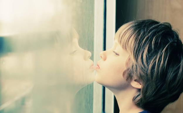 Un niño con autismo recibe el premio al «más molesto» de su colegio