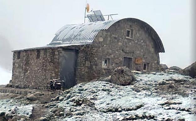 La nieve cayó en los Picos de Europa. 