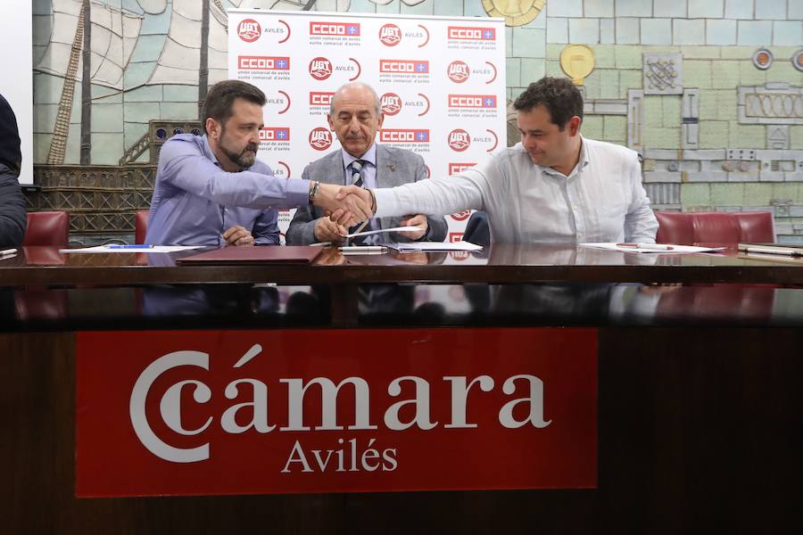 José Manuel Baltar, Luis Noguera y Abel Suárez tras la firma del manifiesto. 