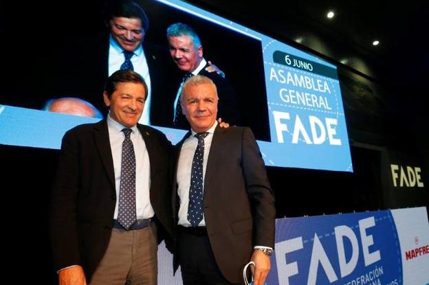 Javier Fernández y Belarmino Feito, en la asamblea de los empresarios celebrada este jueves.