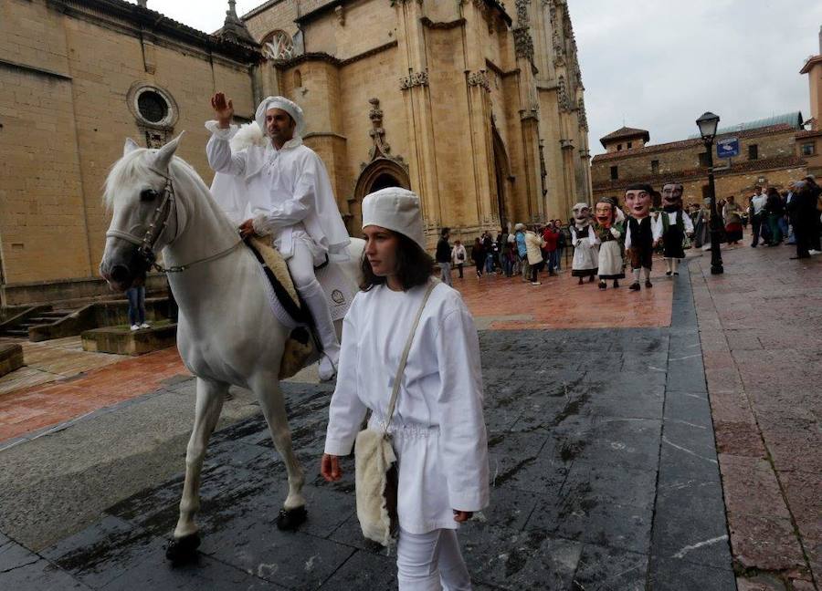 Este domingo ha recibido el permiso del alcalde de Oviedo para la celebración de las fiestas.