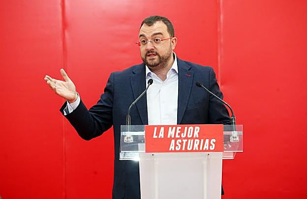 El secretario general de la FSA y futuro presidente del Principado, Adrián Barbón. 