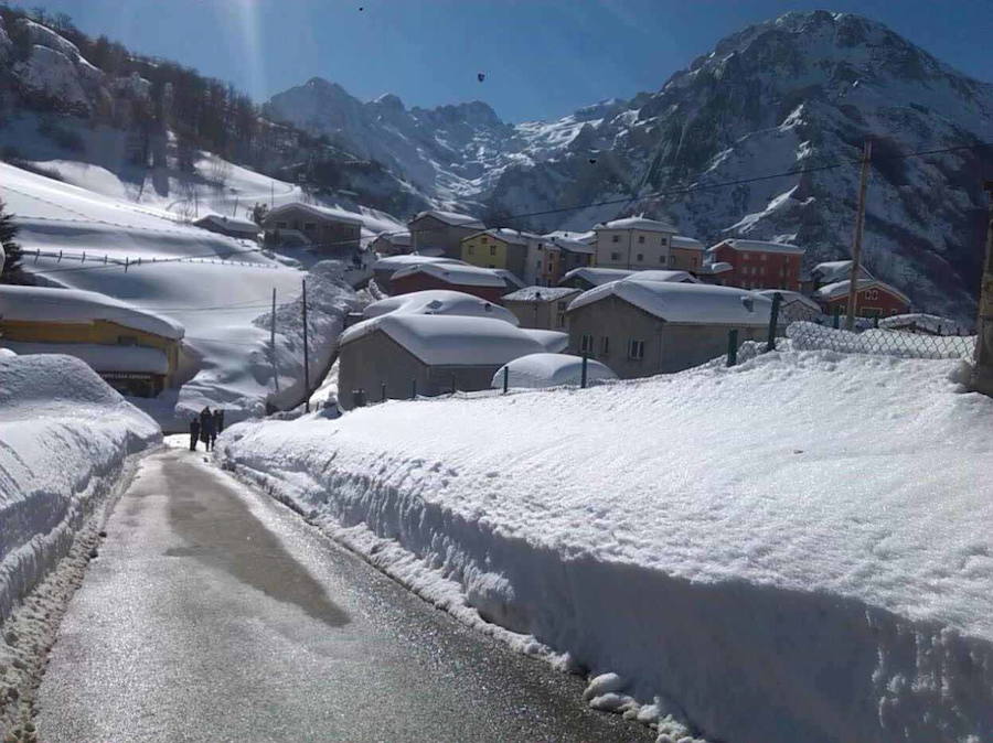 Espectacular nevada en Sotres.