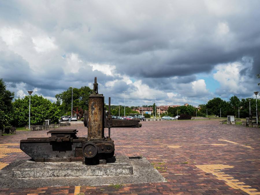 A las puertas del verano Asturias vivió una jornada atípica, con la caída de las temperaturas y precipitaciones débiles durante la primera parte del día. En algunos momentos el sol también hizo acto de presencia.