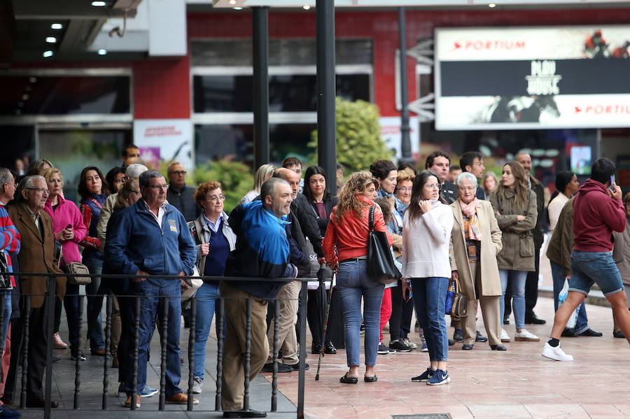 Los arrestados, dos chicos y una chica, está acusados de robar en supermercados. 
