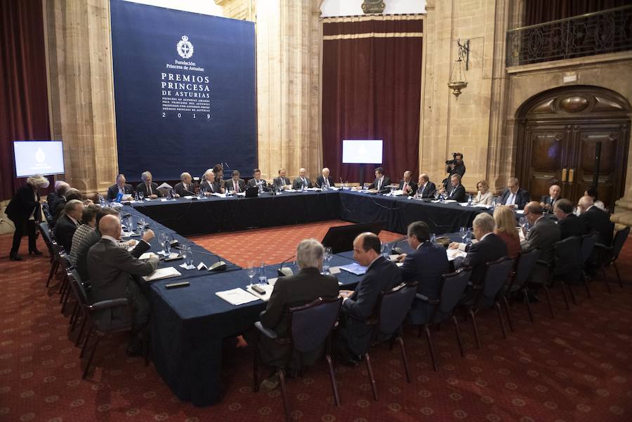 Treinta y cuatro candidaturas de veintiún países optan al galardón que se dará a conocer este jueves.