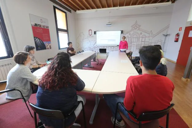 Asistentes a la charla informativa. 