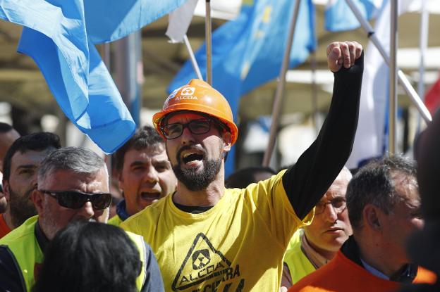 Trabajadores de Alcoa durante una protesta en Madrid. 