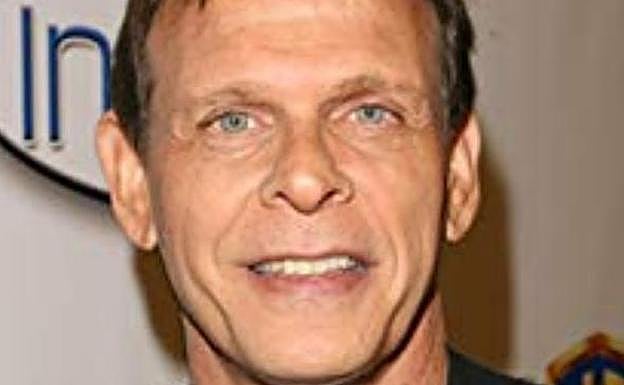 Marc Singer, en la serie 'V' y en la actulaidad. :: E. C.