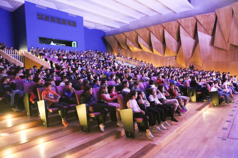 El colegio Hermanos Arregui de Pola de Siero ha celebrado una fiesta de graduació para los 71 alumnos que han finalizado sexto de Primaria.