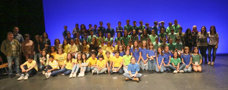 El colegio Hermanos Arregui de Pola de Siero ha celebrado una fiesta de graduació para los 71 alumnos que han finalizado sexto de Primaria.