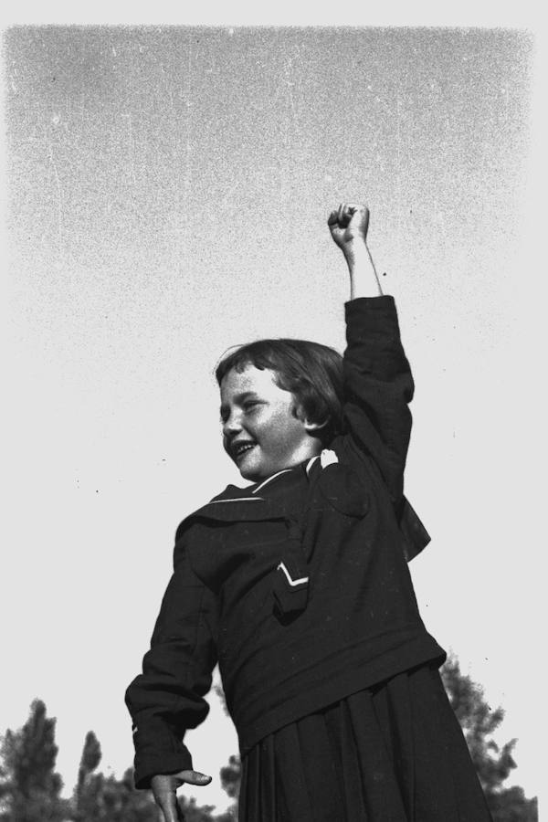 Niña del orfanato de hijos de milicianos “Félix Bárcena”, Sebares (Piloña), 13 de junio de 1937