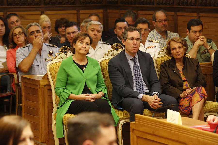 La nueva Corporación municipal, que hoy se constituirá formalmente, será la más femenina de la historia de Gijón, con dieciséis concejalas frente a once concejales, y ligeramente más envejecida que la que tomó posesión en 2015, con una edad media de 48,6 años frente a los 46,2 de la que toca a su fin.