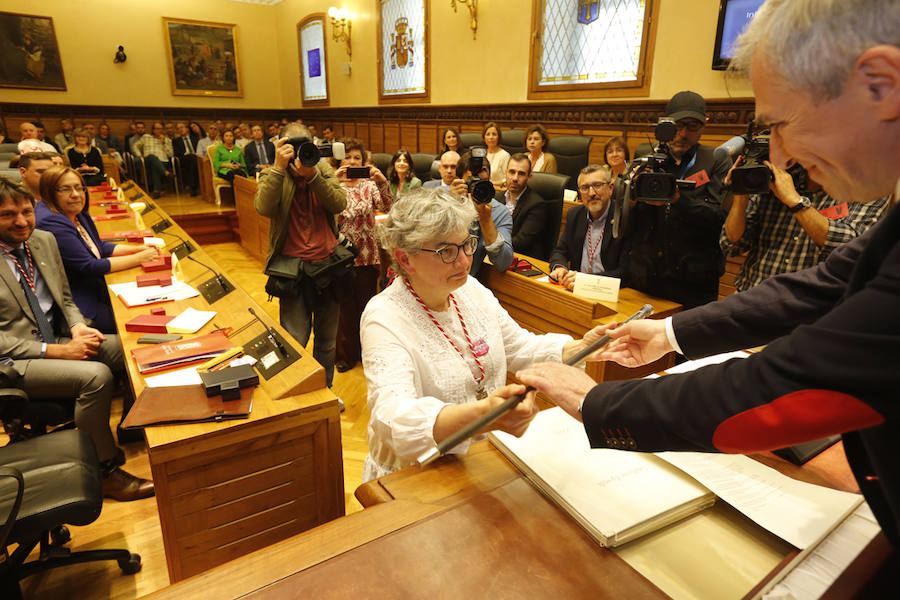 La nueva Corporación municipal, que hoy se constituirá formalmente, será la más femenina de la historia de Gijón, con dieciséis concejalas frente a once concejales, y ligeramente más envejecida que la que tomó posesión en 2015, con una edad media de 48,6 años frente a los 46,2 de la que toca a su fin.