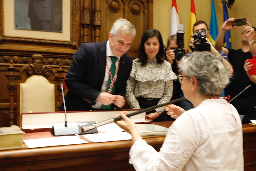 La nueva Corporación municipal, que hoy se constituirá formalmente, será la más femenina de la historia de Gijón, con dieciséis concejalas frente a once concejales, y ligeramente más envejecida que la que tomó posesión en 2015, con una edad media de 48,6 años frente a los 46,2 de la que toca a su fin.