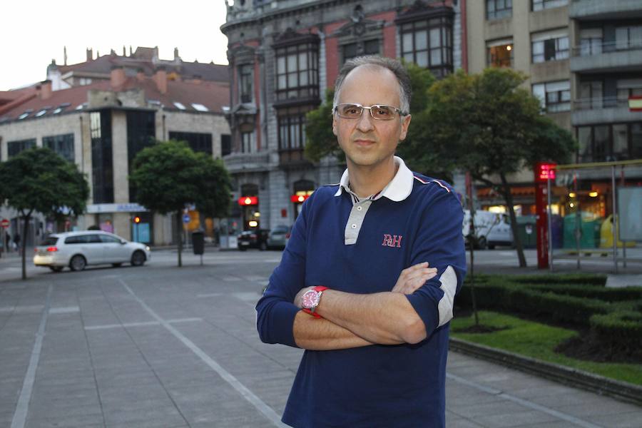 Juan Carlos Guerrero (PSOE). Trabajador de la Autoridad Portuaria de Avilés, es licenciado en Ciencias Económicas y Empresariales por la Universidad de Oviedo. Con experiencia como consultor en multinacionales, es una de las novedades que presenta el PSOE de cara a la nueva legislatura.