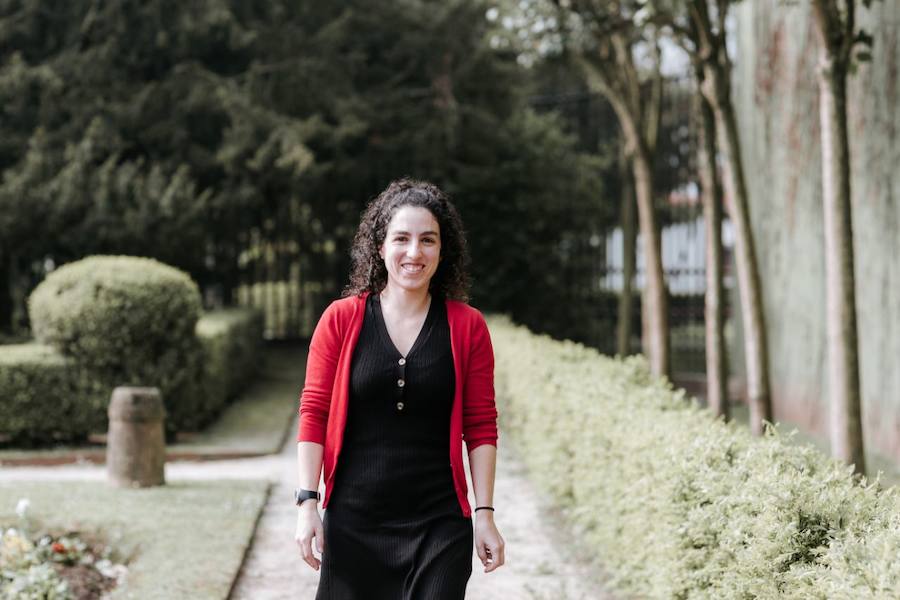 Llarina González (Cambia Avilés). Licenciada en Filología Inglesa y profesora interina en el Instituto Aramo de Oviedo, se estrenó en la Corporación en la pasada legislatura como concejala de Izquierda Unida y asumió la portavocía tras la marcha de Alejandro Cueli.