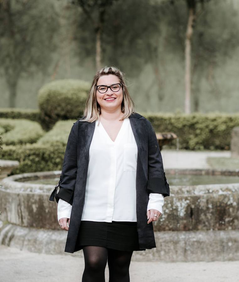 Sara Retuerto (Cambia Avilés). Asesora jurídica en una asociación y trabajadora en el sector del comercio. Es militante de la Corriente Sindical de Izquierda y responsable del área de Feminismo y Sociedad Civil de la junta directiva de Podemos Avilés.