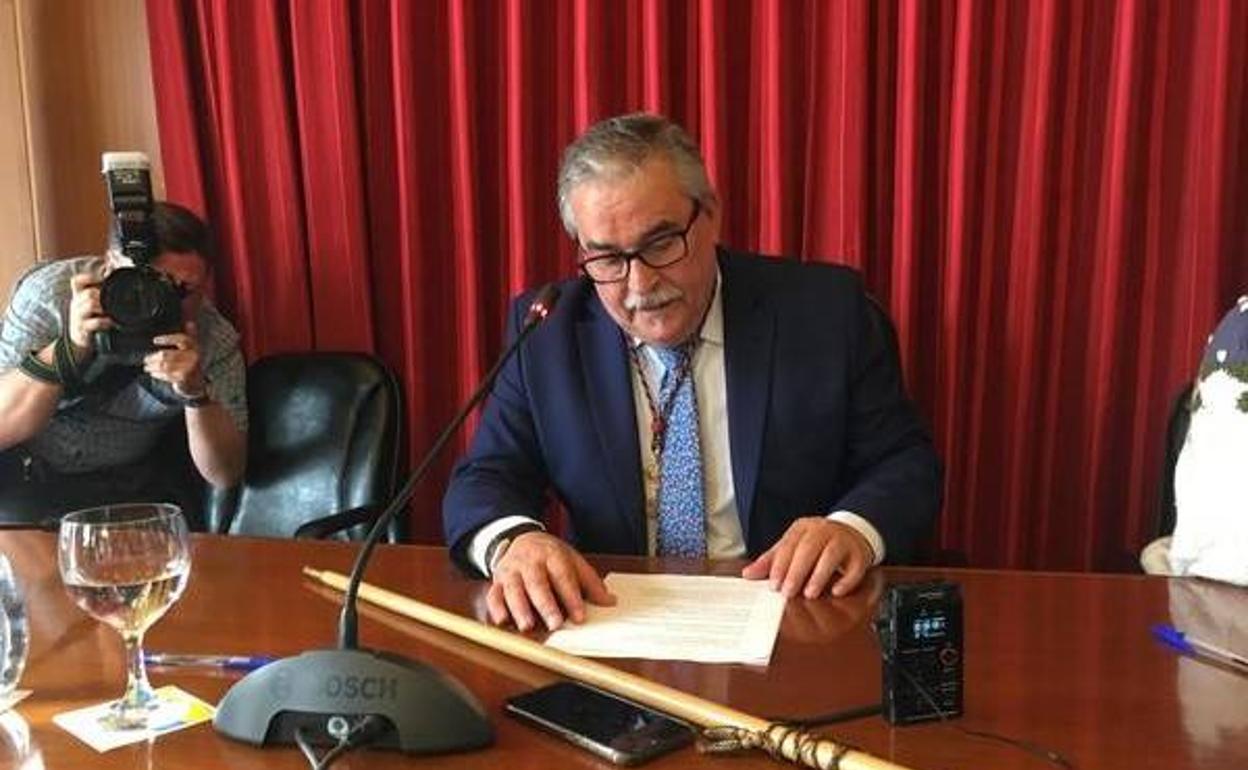 Aníbal Vázquez se compromete a impulsar el campus de Mieres tras ser reelegido alcalde