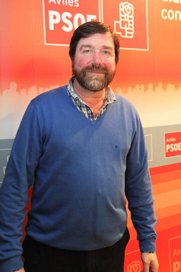 Raúl Marquínez (PSOE). Concejal del Ayuntamiento de Avilés desde 2011, en la pasada legislatura ocupó el área de Recursos Humanos y Tráfico. Es trabajador del departamento de Transportes Internos de Arcelor desde 1989 y fue presidente del comité de empresa por UGT entre 2004 y 2012.