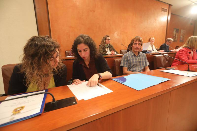 La alcaldesa revalida su cargo en un pleno en el que todos los grupos mostraron su disposición a trabajar por la ciudad.