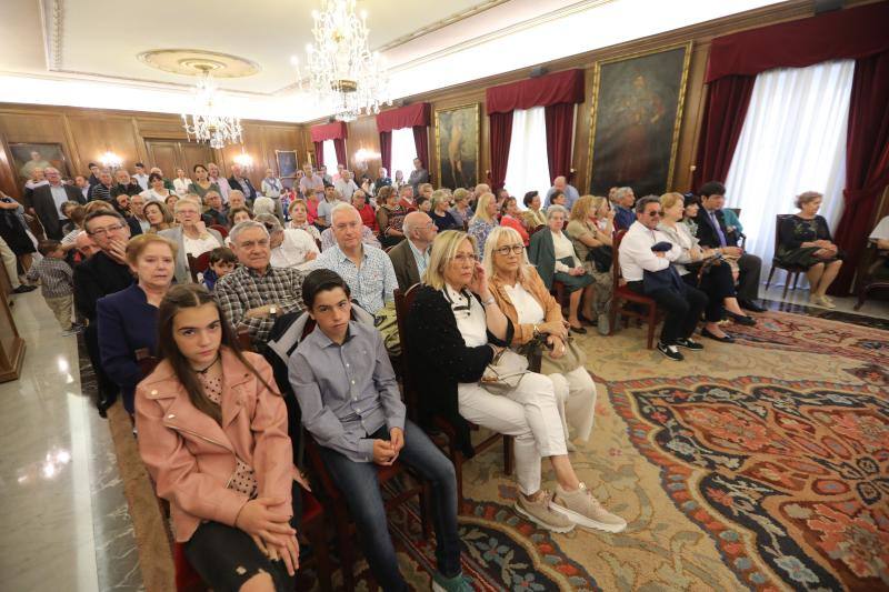 La alcaldesa revalida su cargo en un pleno en el que todos los grupos mostraron su disposición a trabajar por la ciudad.