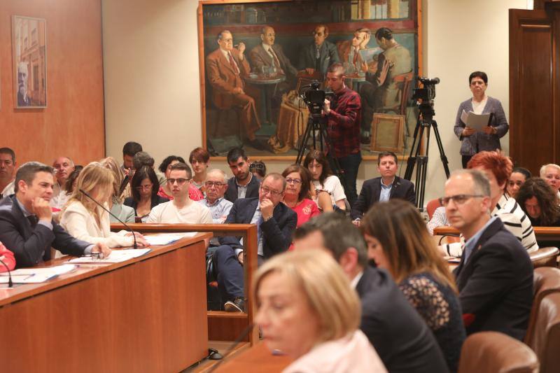 La alcaldesa revalida su cargo en un pleno en el que todos los grupos mostraron su disposición a trabajar por la ciudad.