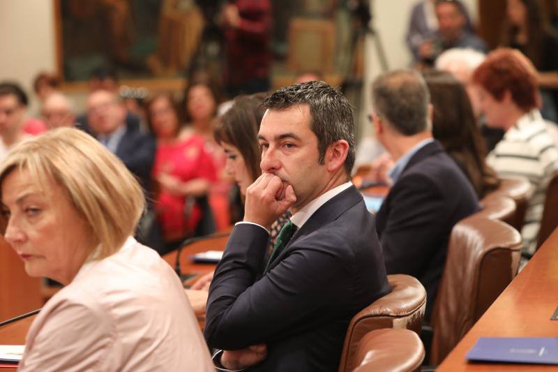 La alcaldesa revalida su cargo en un pleno en el que todos los grupos mostraron su disposición a trabajar por la ciudad.