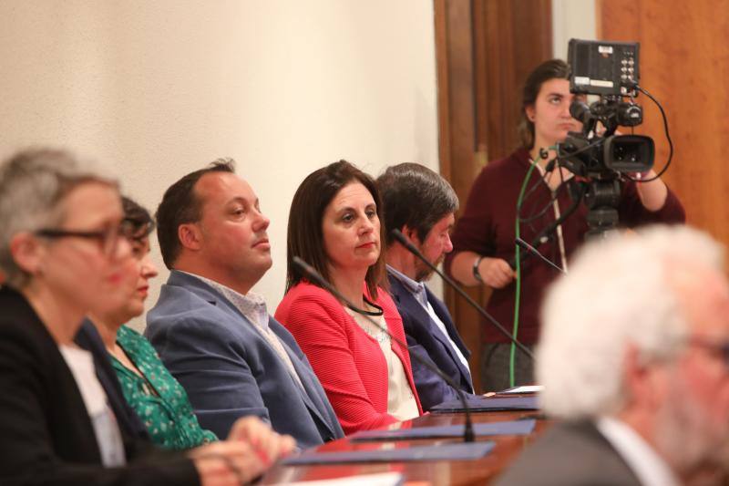 La alcaldesa revalida su cargo en un pleno en el que todos los grupos mostraron su disposición a trabajar por la ciudad.