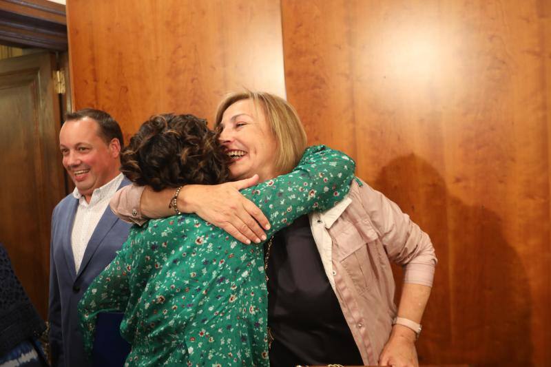 La alcaldesa revalida su cargo en un pleno en el que todos los grupos mostraron su disposición a trabajar por la ciudad.