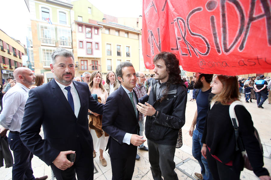 El candidato del PP se hace con el bastón de mando del consistorio ovetense gracias al apoyo de Ciudadanos.