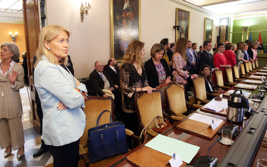 El candidato del PP se hace con el bastón de mando del consistorio ovetense gracias al apoyo de Ciudadanos.