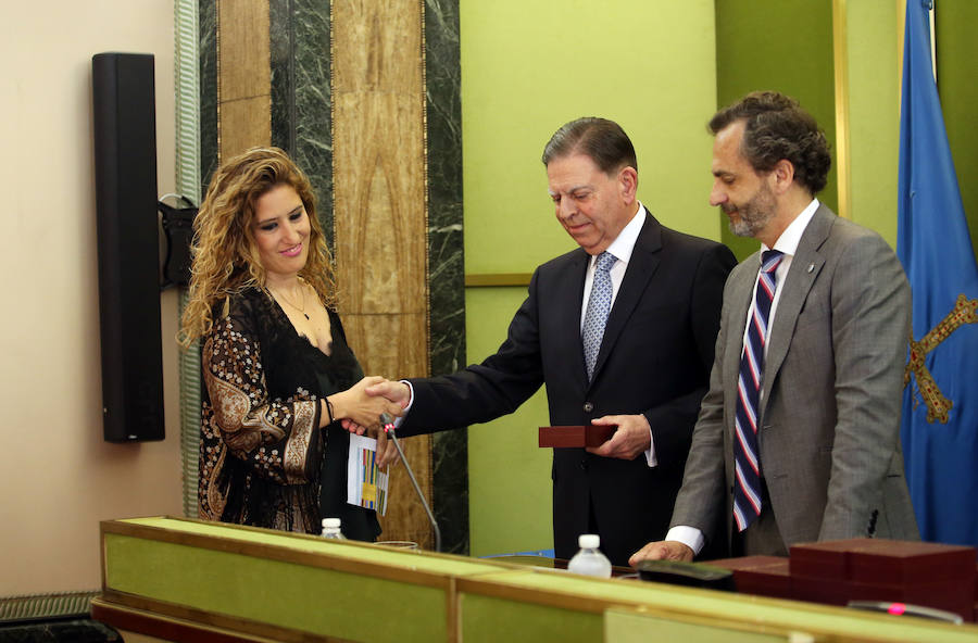 El candidato del PP se hace con el bastón de mando del consistorio ovetense gracias al apoyo de Ciudadanos.