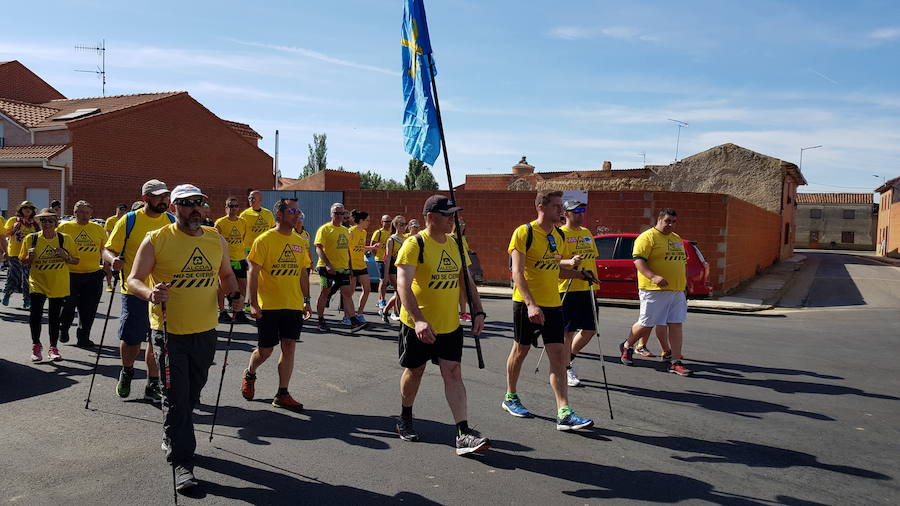 Los trabajadores de Alcoa siguen su protesta hacia Madrid. Hoy recorrerán el trayecto entre Cimanes de la Vega y Benavente