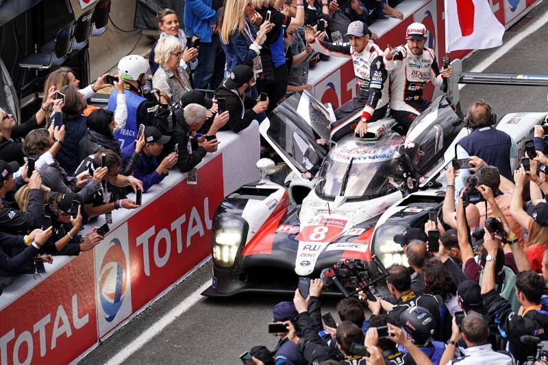 El piloto asturiano gana su cuarto título mundial y vuelve a conquistar Le Mans.