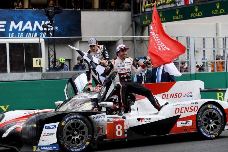 El piloto asturiano gana su cuarto título mundial y vuelve a conquistar Le Mans.