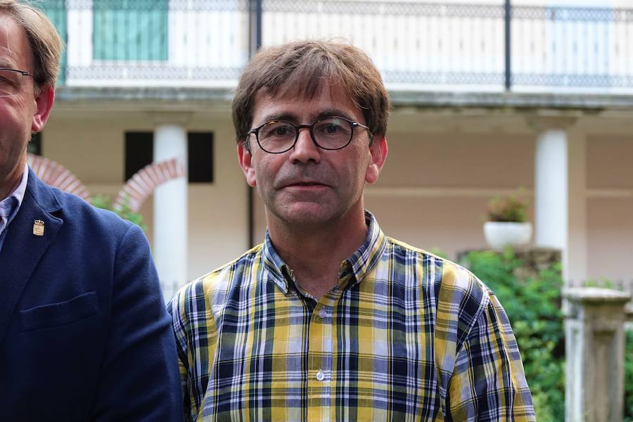 CABRALES. José Sánchez. 50 años. PSOE. Cabraliego por parte paterna, este ovetense de nacimiento regresó hace 18 años al concejo, donde regenta un negocio de turismo rural. Milita en el PSOE desde 2008 y, tras dos mandatos en la oposición, ha conseguido para el partido la primera mayoría absoluta