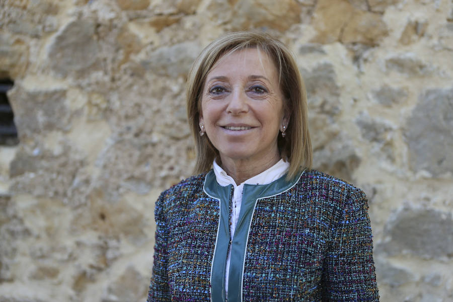 NOREÑA. Amparo Antuña. 56 años. IPN.Nacida en Noreña, Antuña estudió y se licenció en lenguas clásicas en la Facultad de Filología de la Universidad de Oviedo. Ha ejercido como profesora de Secundaria durante once años en Cangas de Onís; también en Llanera y actualmente en Siero.