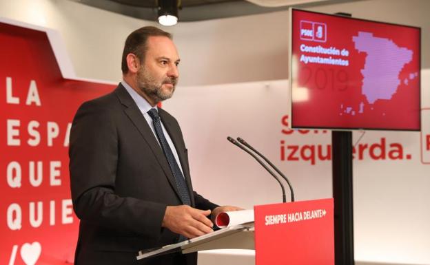 El secretario de Organización del PSOE y ministro de Fomento en funciones, José Luis Ábalos, en rueda de prensa. 