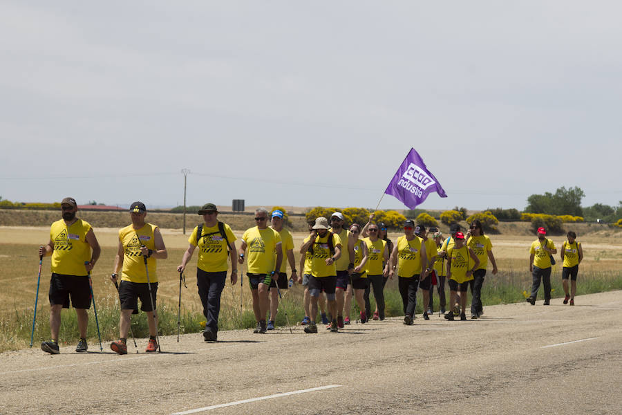 La plantilla de Alcoa recorrió los 29 kilómetros que separan Benavente de Villalpando. 