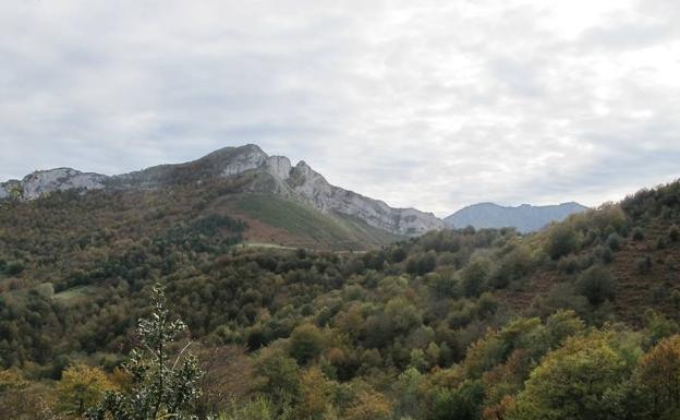 Pico Sen de los Mulos. A la derecha se encuentra la Collada Granceno.