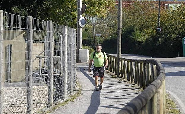Un tramo de la senda, a la altura del campo de golf del Tragamón.