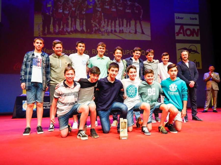 Fue una jornada para el reconocimiento a los jugadores y aquellas personas que durante toda la temporada trabajan por y para el balonmano asturiano