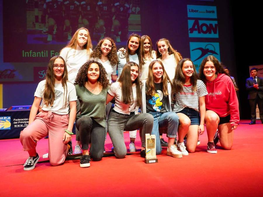 Fue una jornada para el reconocimiento a los jugadores y aquellas personas que durante toda la temporada trabajan por y para el balonmano asturiano